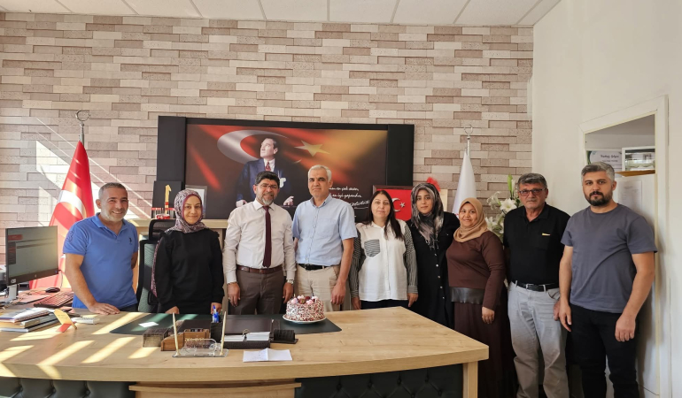 Derinkuyu İlçe Milli Eğitim Müdürü Yıldırım’a Doğum Günü Sürprizi